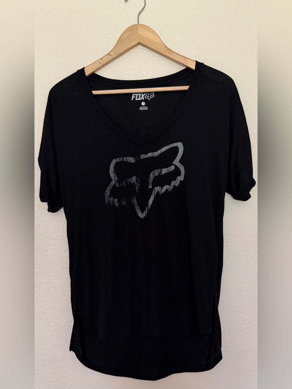 Fox Black Short Sleeve Women's Large V-Neck Tee with Gray Logo VGUC